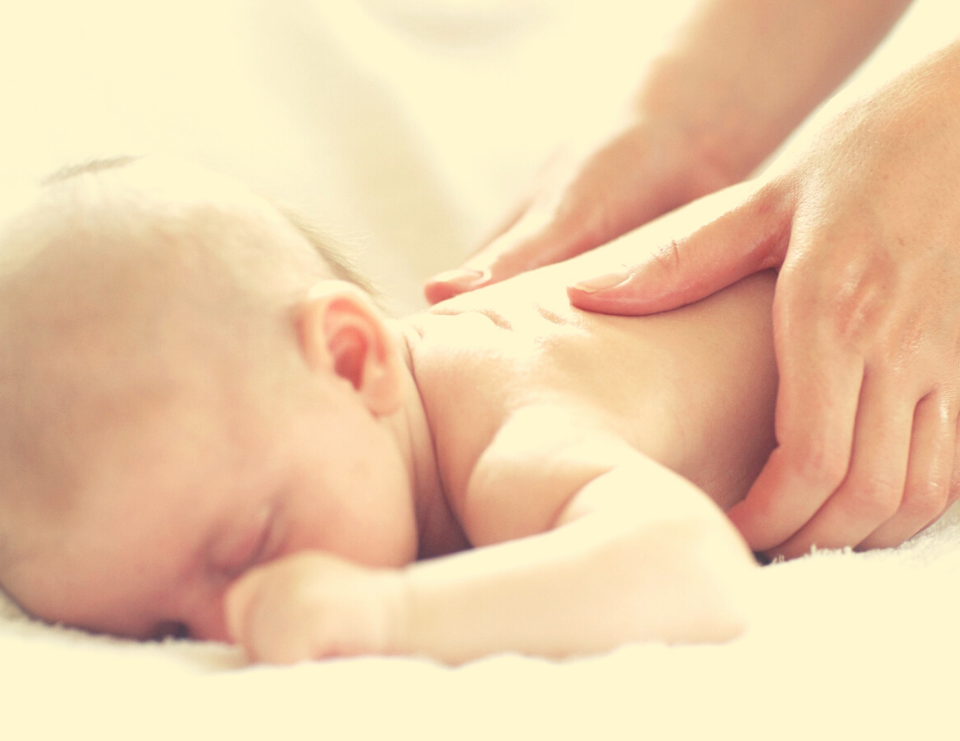Massage bébé sage femme crolles