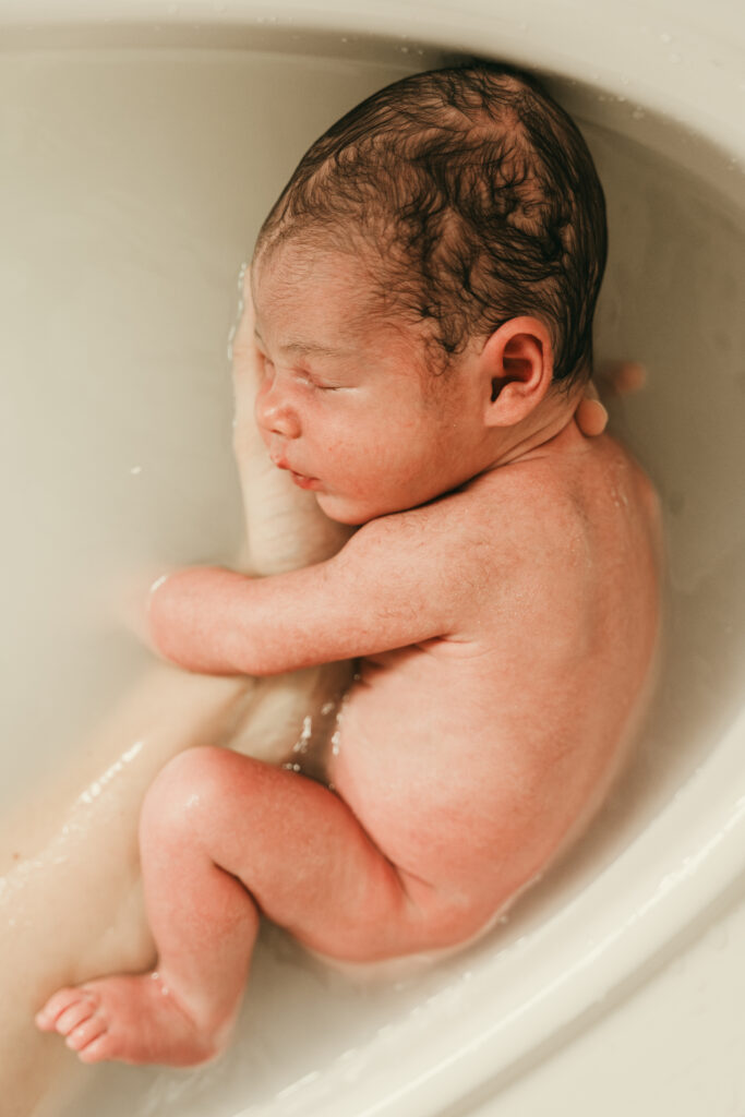 thérapeutique bain bébé apaisement vécu inutéro